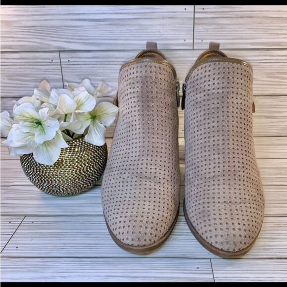 Franco Sarto Suede Dale 2 Perforated Tan Ankle Bootie Block Heel S:9.5 EUCw/Box - Picture 8 of 10